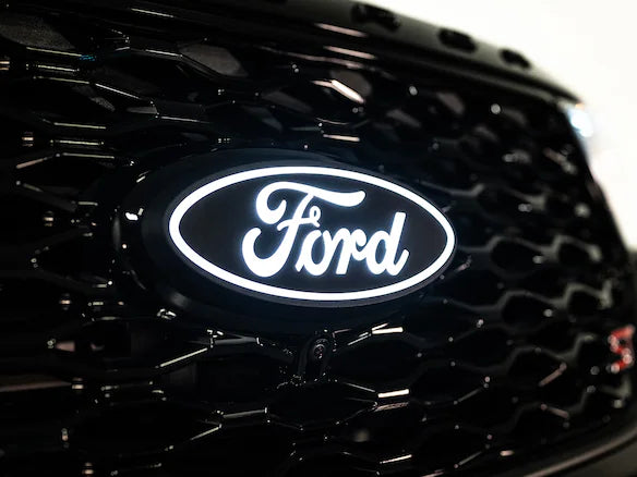 Explorer 2025, Lighted Front Grille Ford Oval
